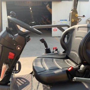 China Supplier Hzm Compact Articulated Multifunctional with CE Kubota Yanmar Engine Bucket Fork Attachments Cab Rops Roll Bar 810 Mini Loader for Sales Garden