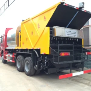 Chinese 8X4 Sinotruk HOWO 20 Cbm Bitumen Chip Sealer Asphalt Paving Equipment Heavy Truck Chip Sealer for Ghana Synchronous Chip Sealer Truck